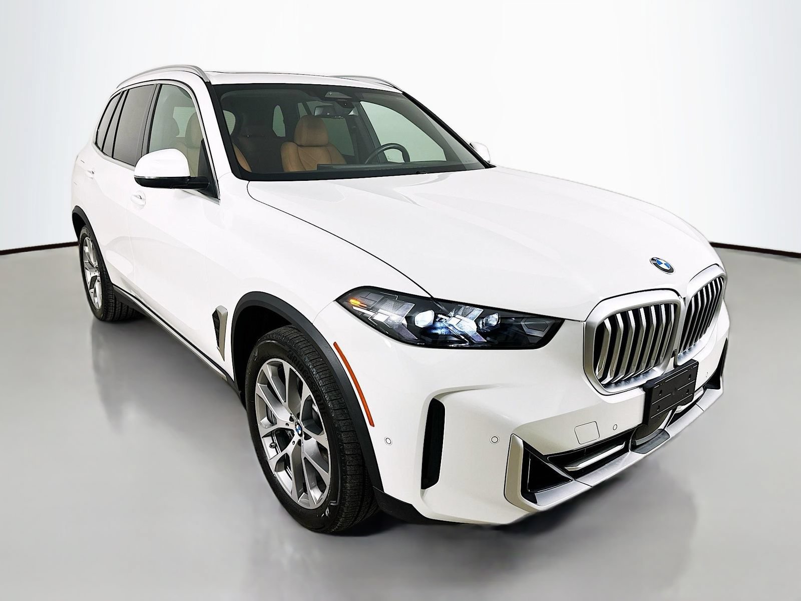 Used 2024 BMW X5 xDrive40i w/ Parking Assistance Package AWD/4WD image 3