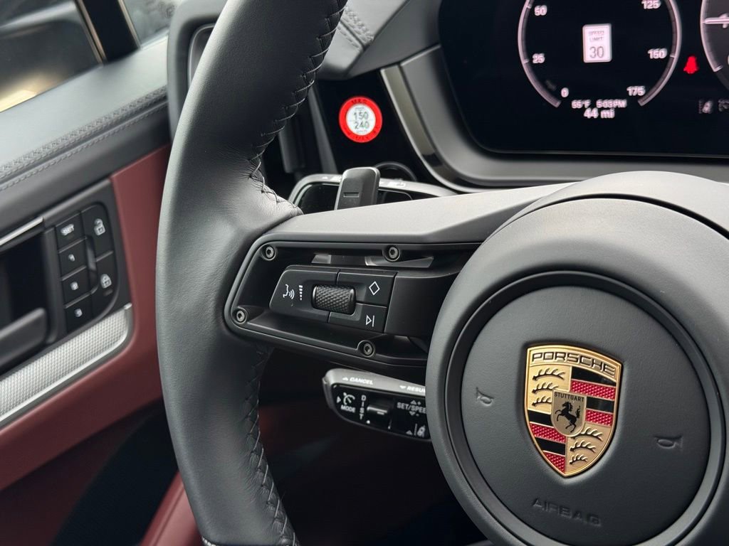 Used 2025 Porsche Cayenne E-Hybrid Coupe AWD/4WD image 22