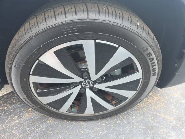 Used 2023 Volkswagen Taos SE w/ Panoramic Sunroof Package image 15