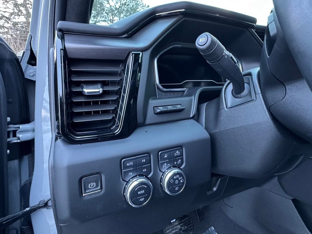 Used 2024 GMC Sierra 2500 AT4X image 25