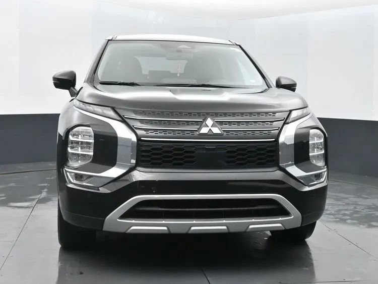 Used 2024 Mitsubishi Outlander Ralliart image 3