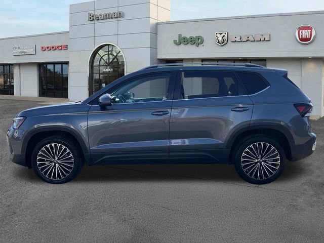 Used 2025 Volkswagen Taos SE image 4