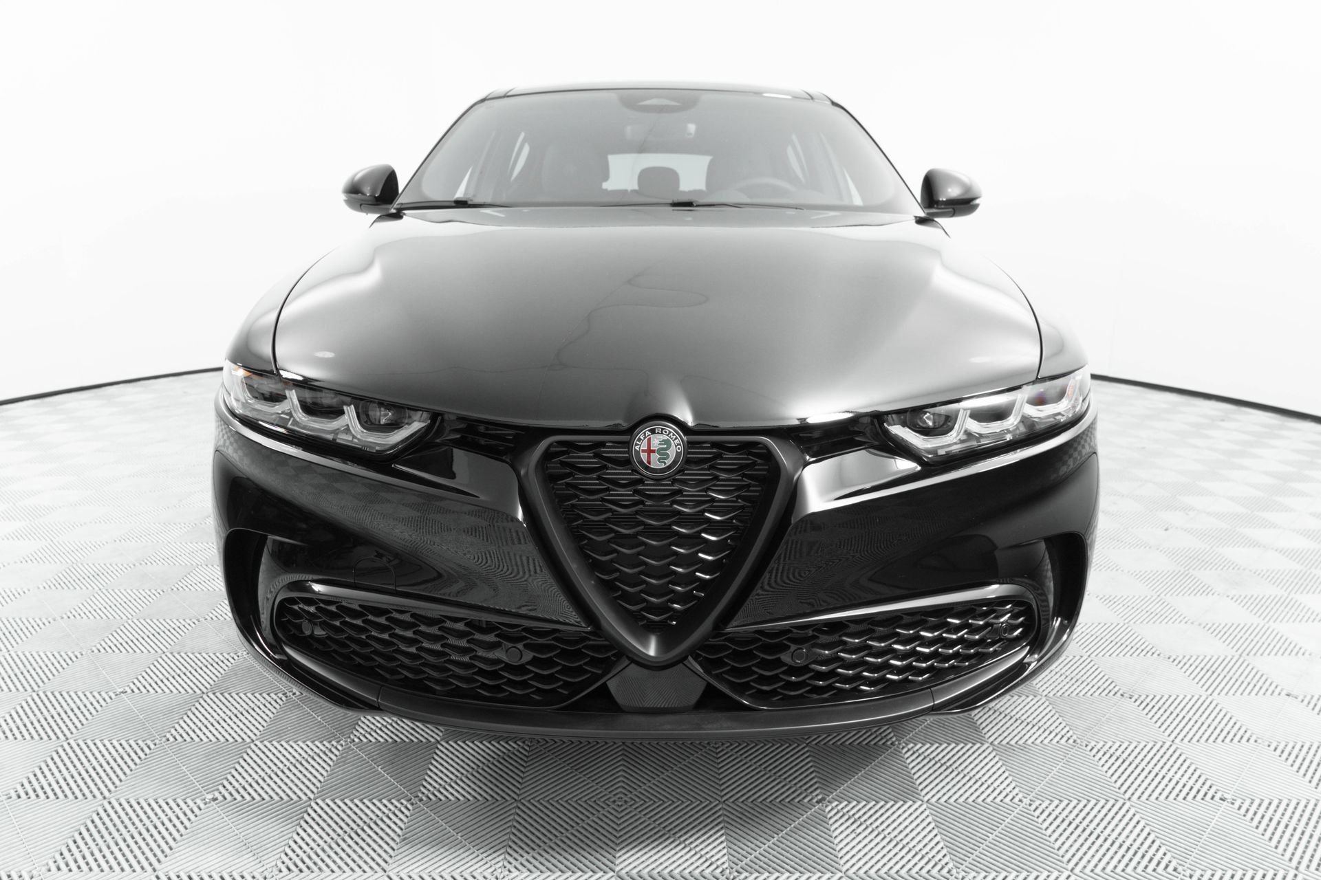 New 2025 Alfa Romeo Tonale w/ Premium Package AWD/4WD image 2