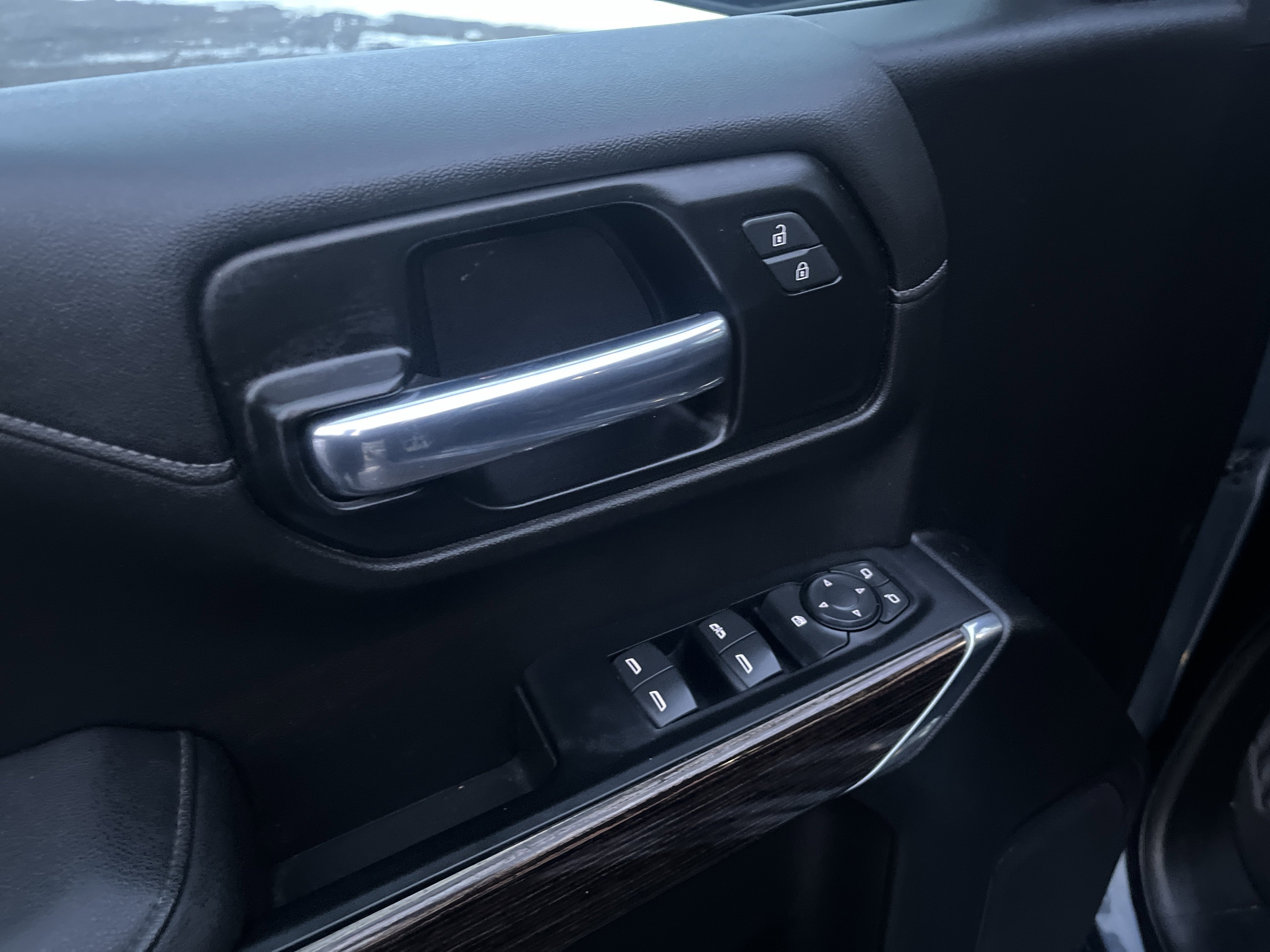 Used 2022 GMC Sierra 1500 SLE w/ X31 Off-Road Package image 11