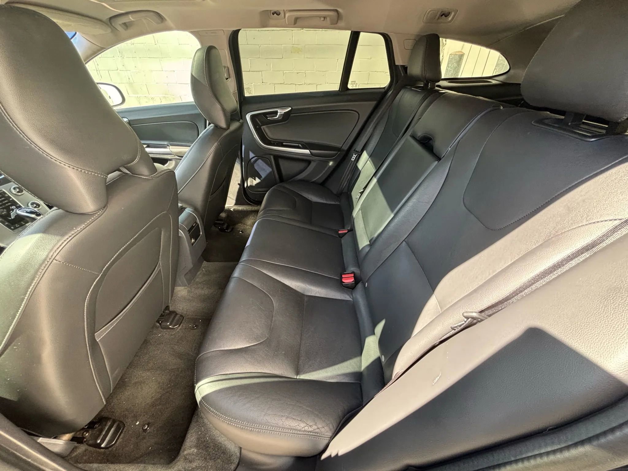 Used 2017 Volvo V60 T5 Premier w/ Convenience Package image 42