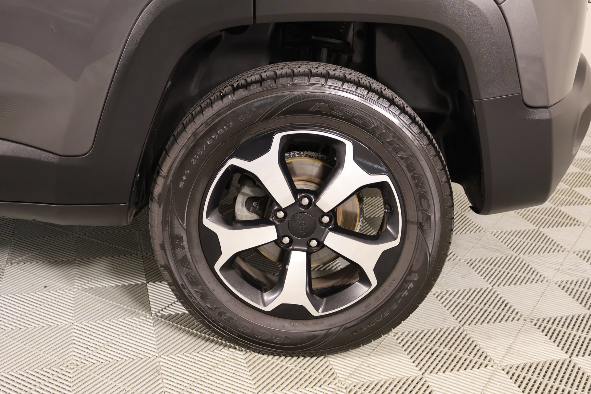 Used 2019 Jeep Renegade Trailhawk w/ UConnect 8.4 Nav Group AWD/4WD image 18