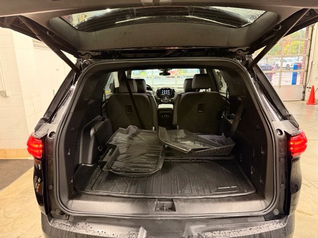 Used 2023 Chevrolet Traverse LT w/ LPO, Floor Liner Package FWD image 19