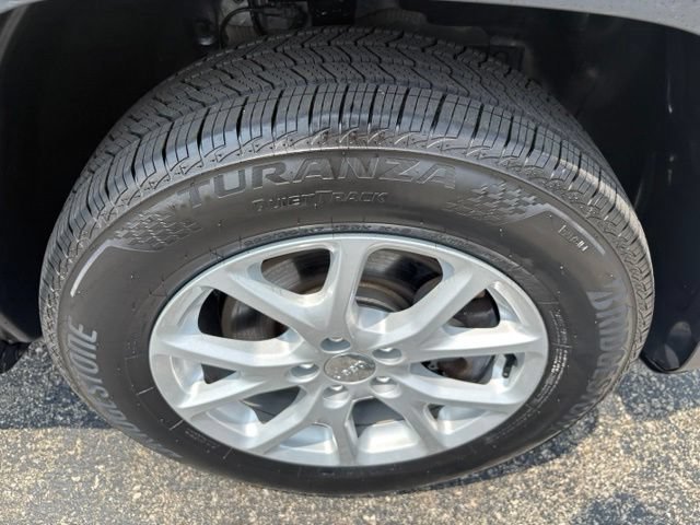 Used 2017 Jeep Cherokee Latitude w/ Cold Weather Group AWD/4WD image 19