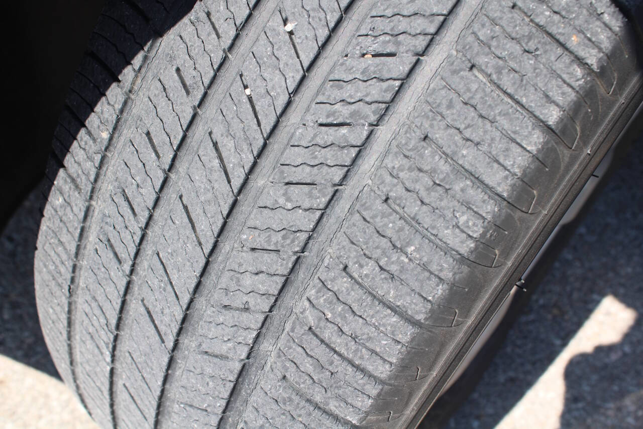 Used 2010 Volkswagen Tiguan SE image 16