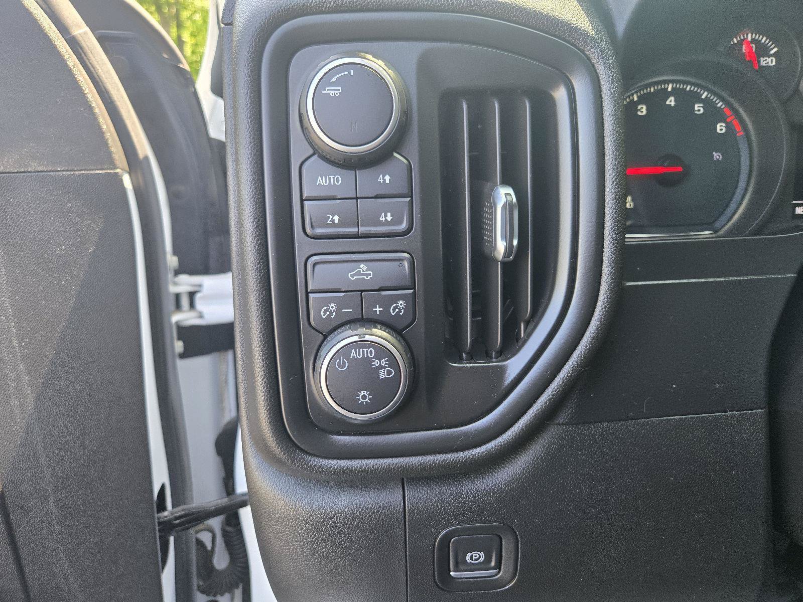 Used 2019 Chevrolet Silverado 1500 Custom Trail Boss w/ Custom Convenience Package AWD/4WD image 14