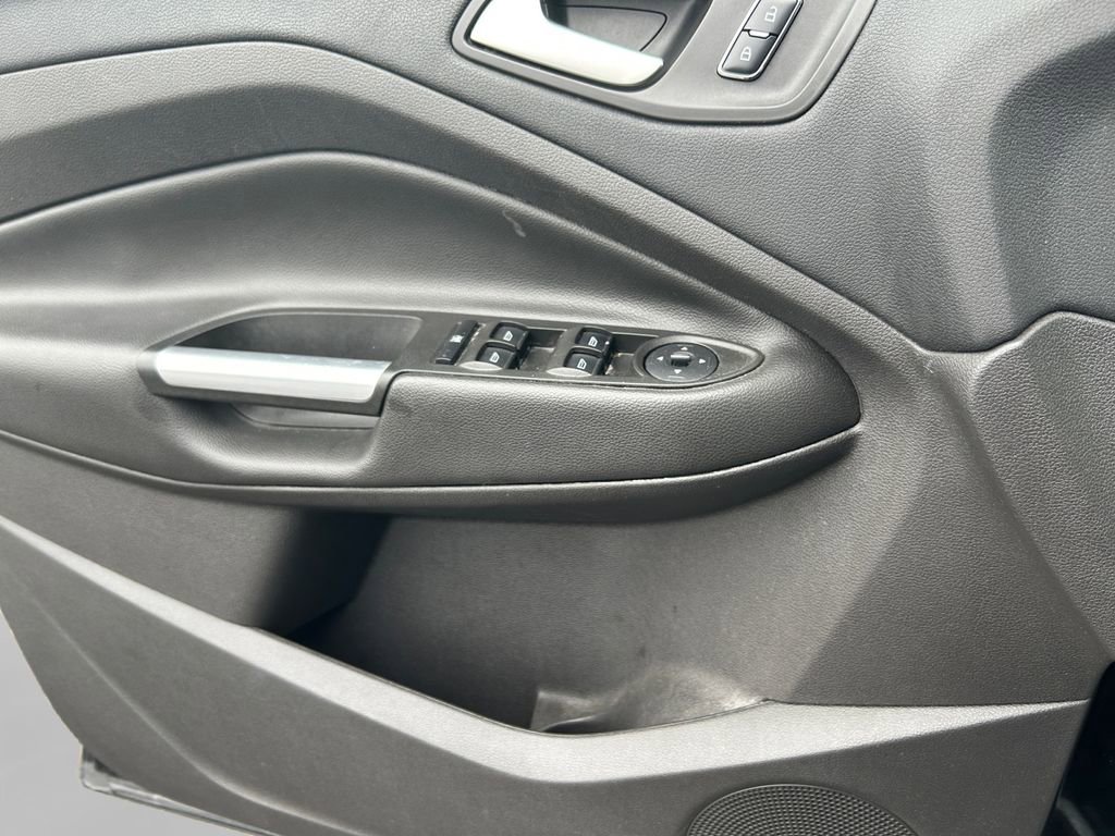 Used 2016 Ford Escape SE w/ Equipment Group 201A image 17