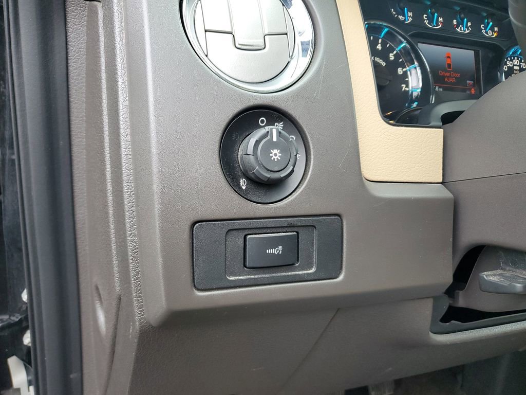 Used 2013 Ford F150 XLT w/ XLT Chrome Pkg image 13