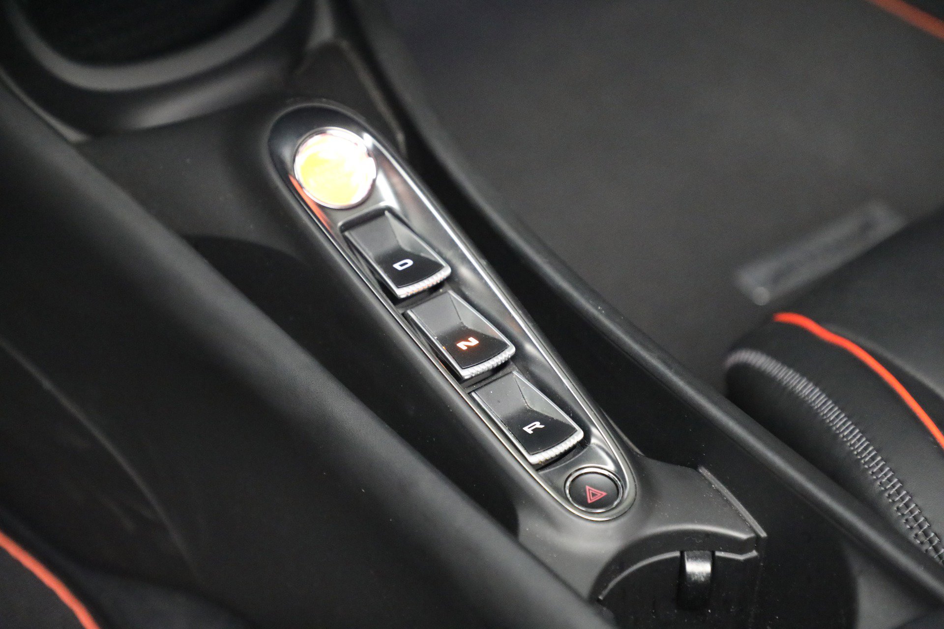 Used 2025 McLaren Artura Spider image 32