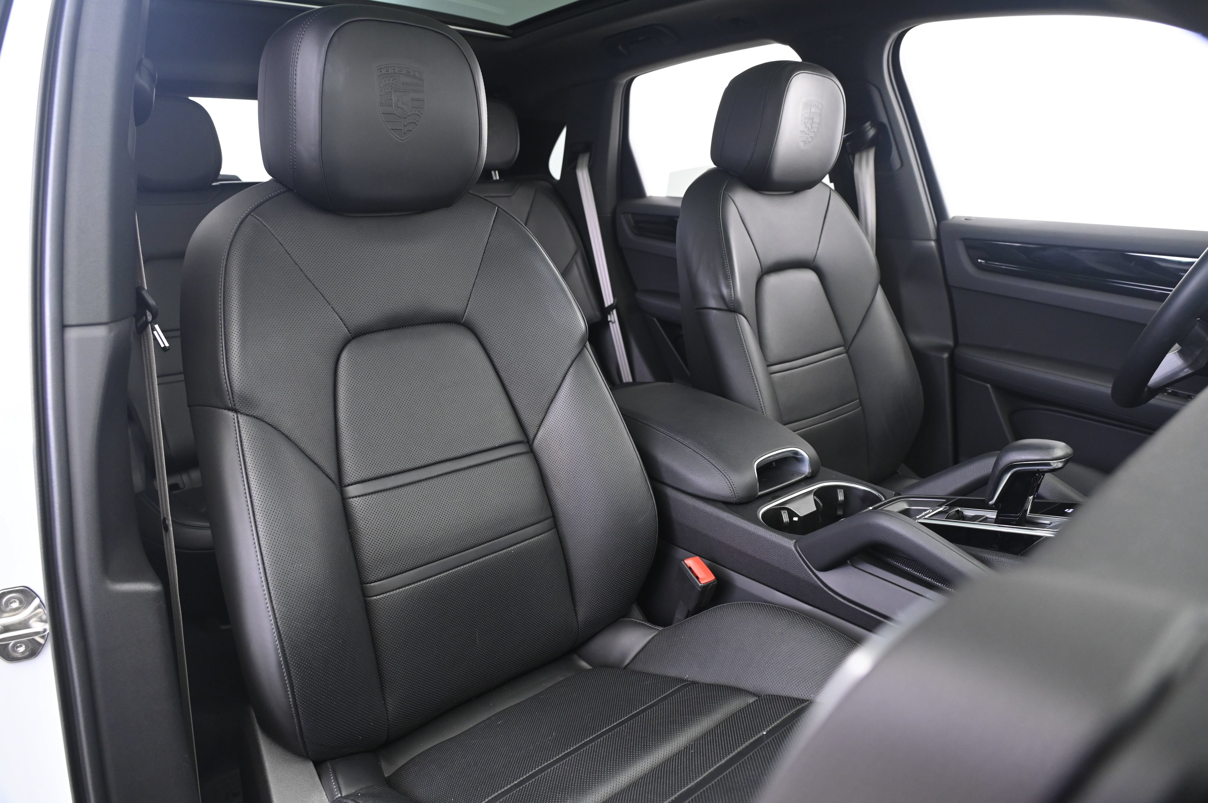 Certified 2023 Porsche Cayenne AWD/4WD image 24