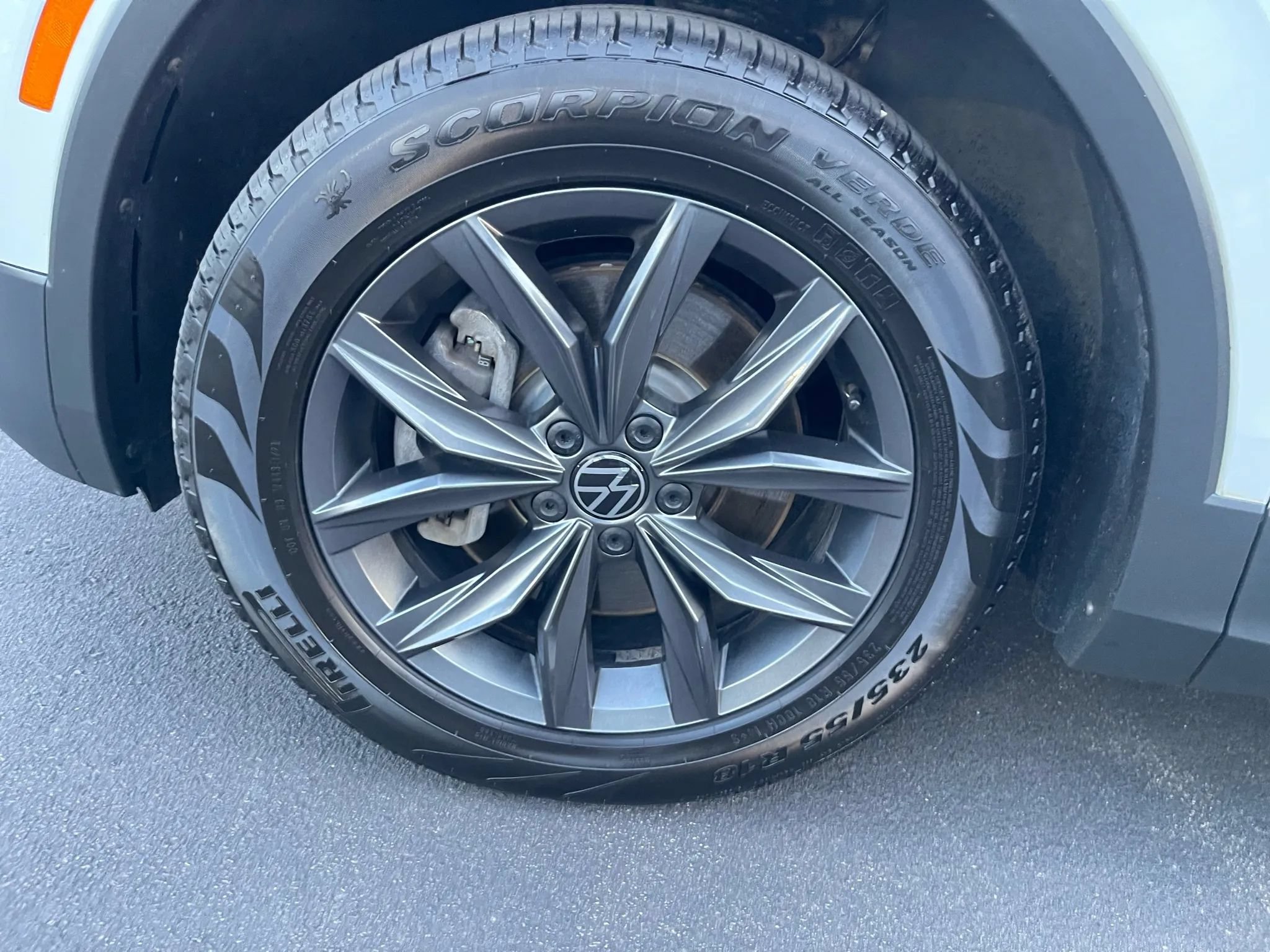 Used 2024 Volkswagen Tiguan SE AWD/4WD image 10
