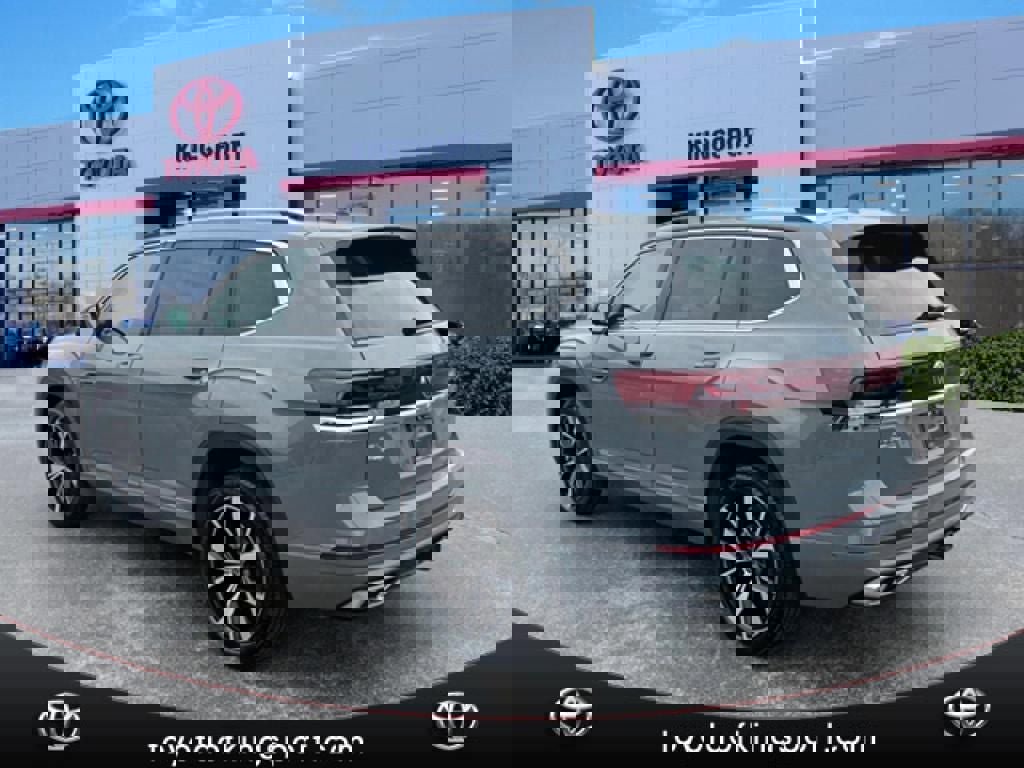 Used 2025 Volkswagen Atlas SEL Premium R-Line image 3