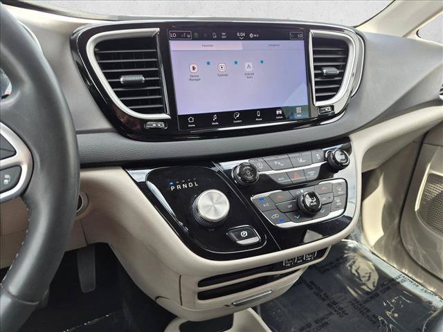 Used 2022 Chrysler Pacifica Touring-L FWD image 15
