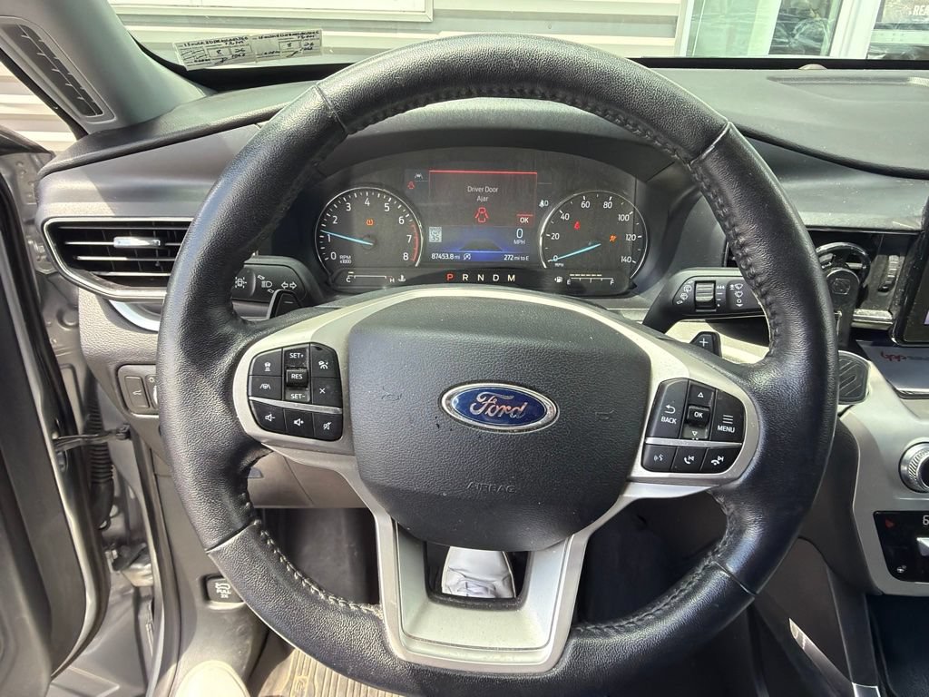 Used 2021 Ford Explorer XLT w/ Equipment Group 202A AWD/4WD image 9