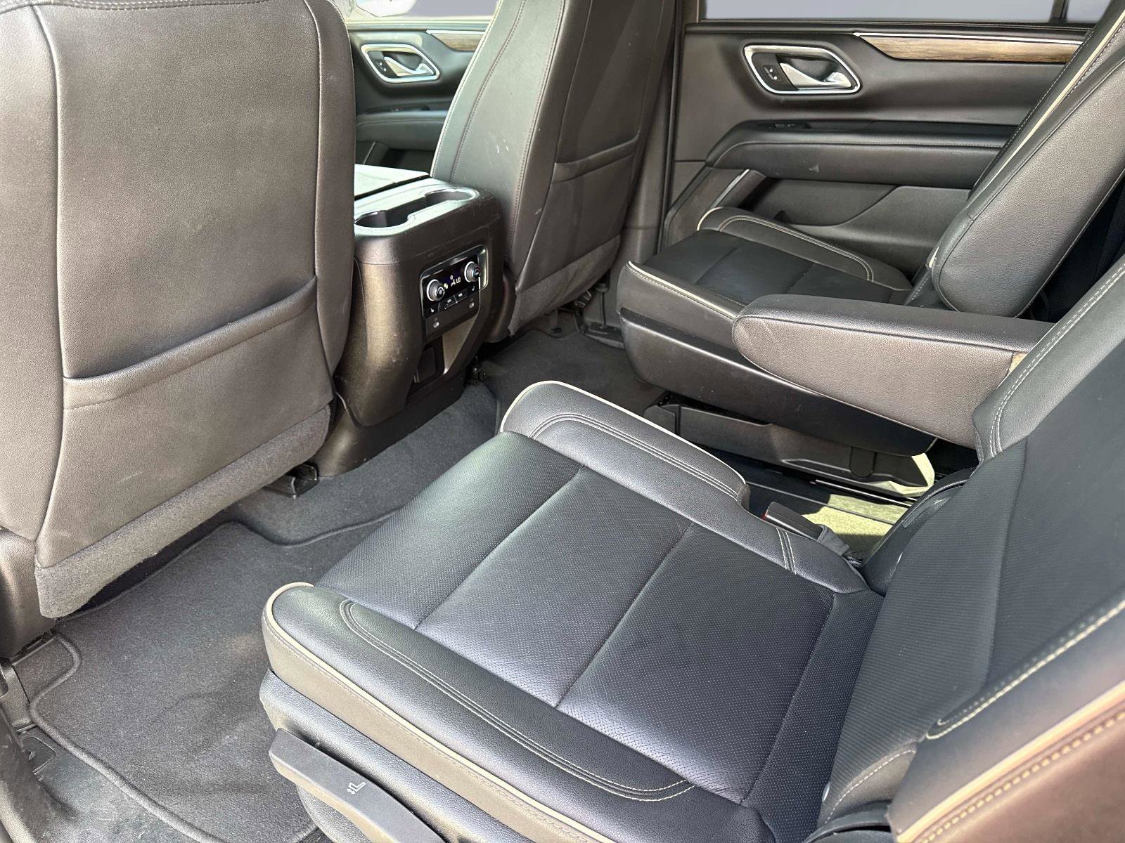 Used 2023 Chevrolet Suburban Premier image 17