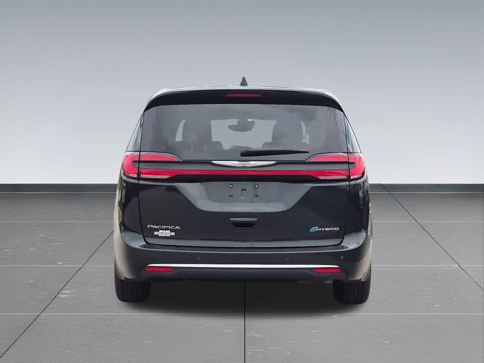 Used 2023 Chrysler Pacifica Touring-L FWD image 5