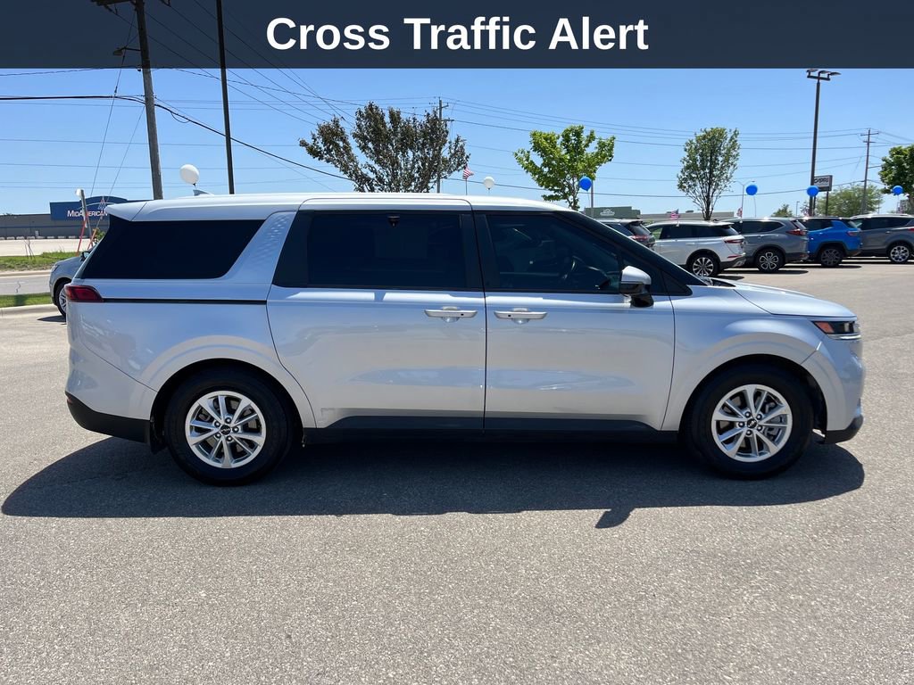 Used 2022 Kia Carnival LX FWD image 8