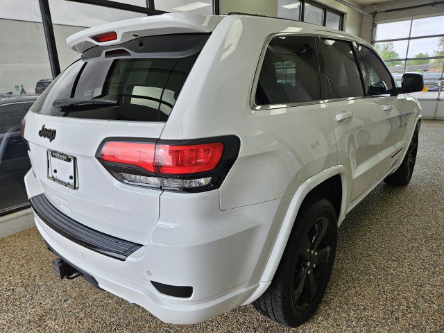 Used 2015 Jeep Grand Cherokee Altitude AWD/4WD image 2