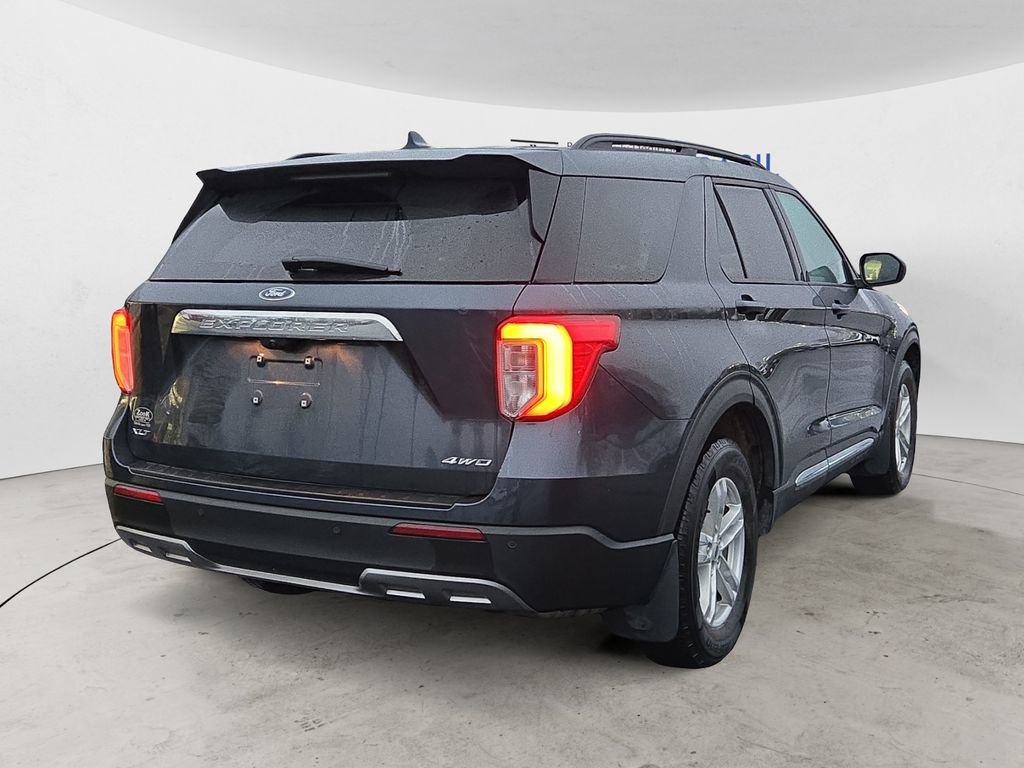 Used 2022 Ford Explorer XLT w/ Equipment Group 202A image 5