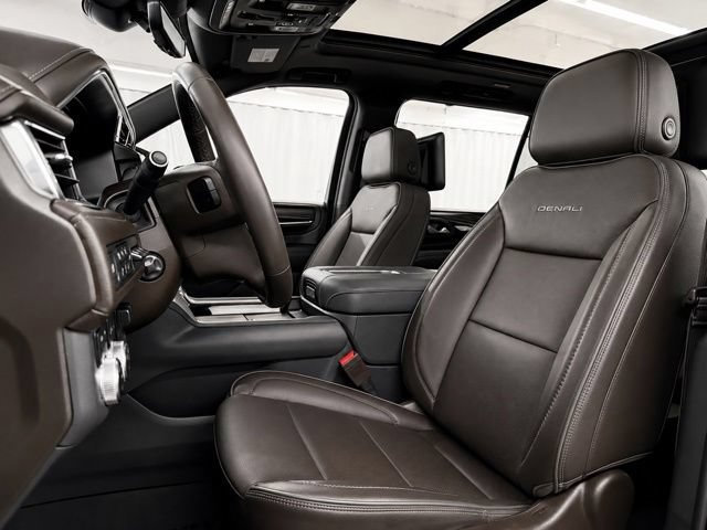 Used 2024 GMC Yukon XL Denali w/ Denali Reserve Package AWD/4WD image 16