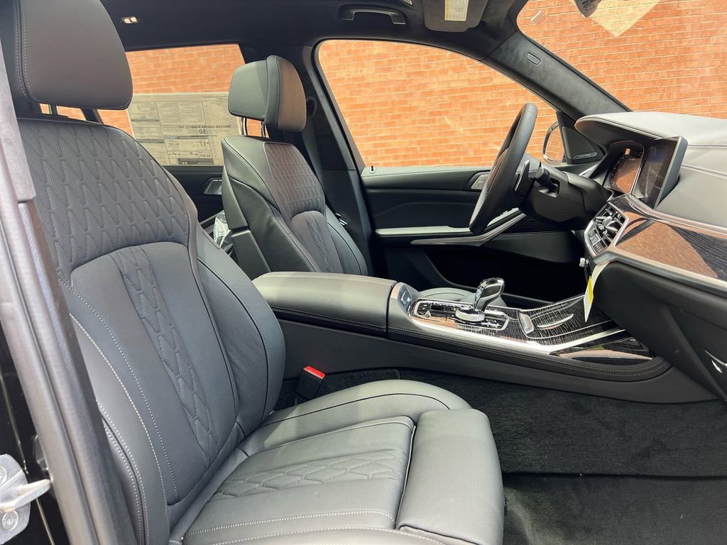 Used 2022 BMW X7 M50i image 50