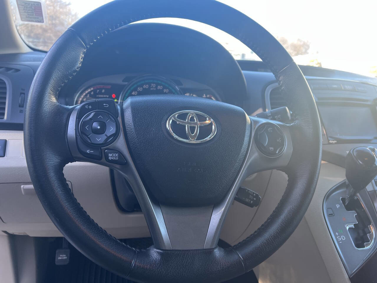 Used 2015 Toyota Venza XLE image 16