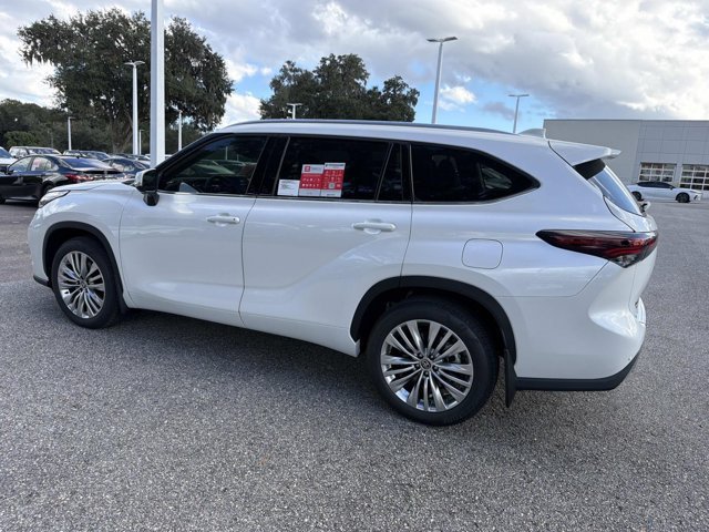 New 2026 Toyota Highlander Platinum AWD/4WD image 4