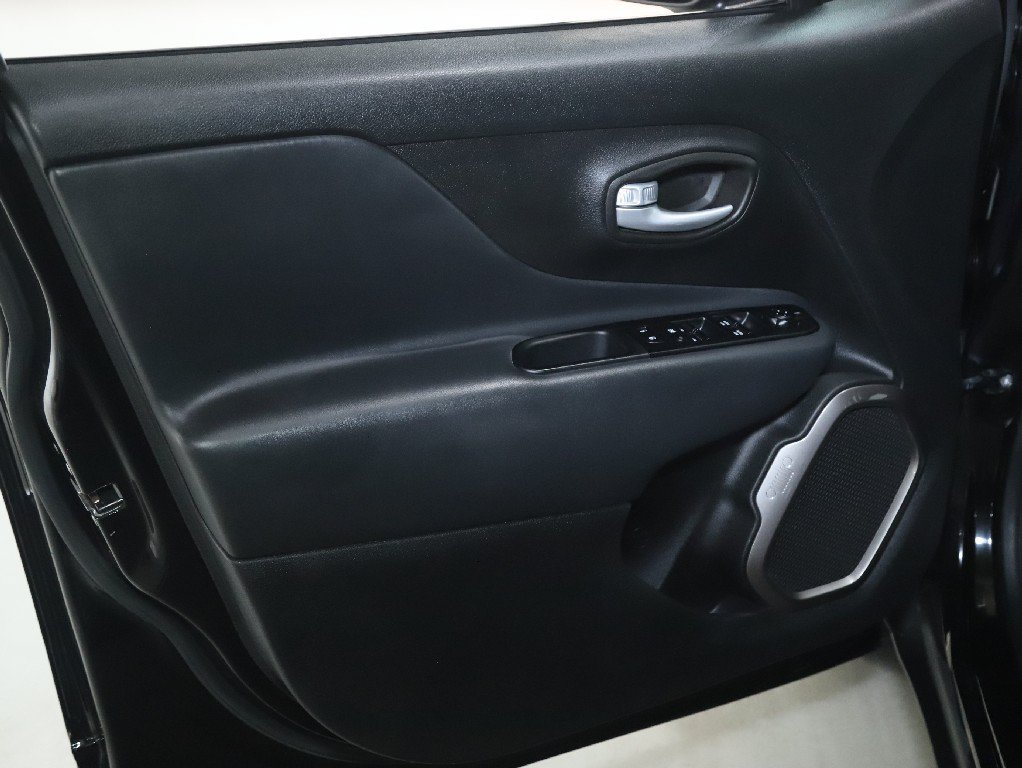 Used 2023 Jeep Renegade Latitude AWD/4WD image 15