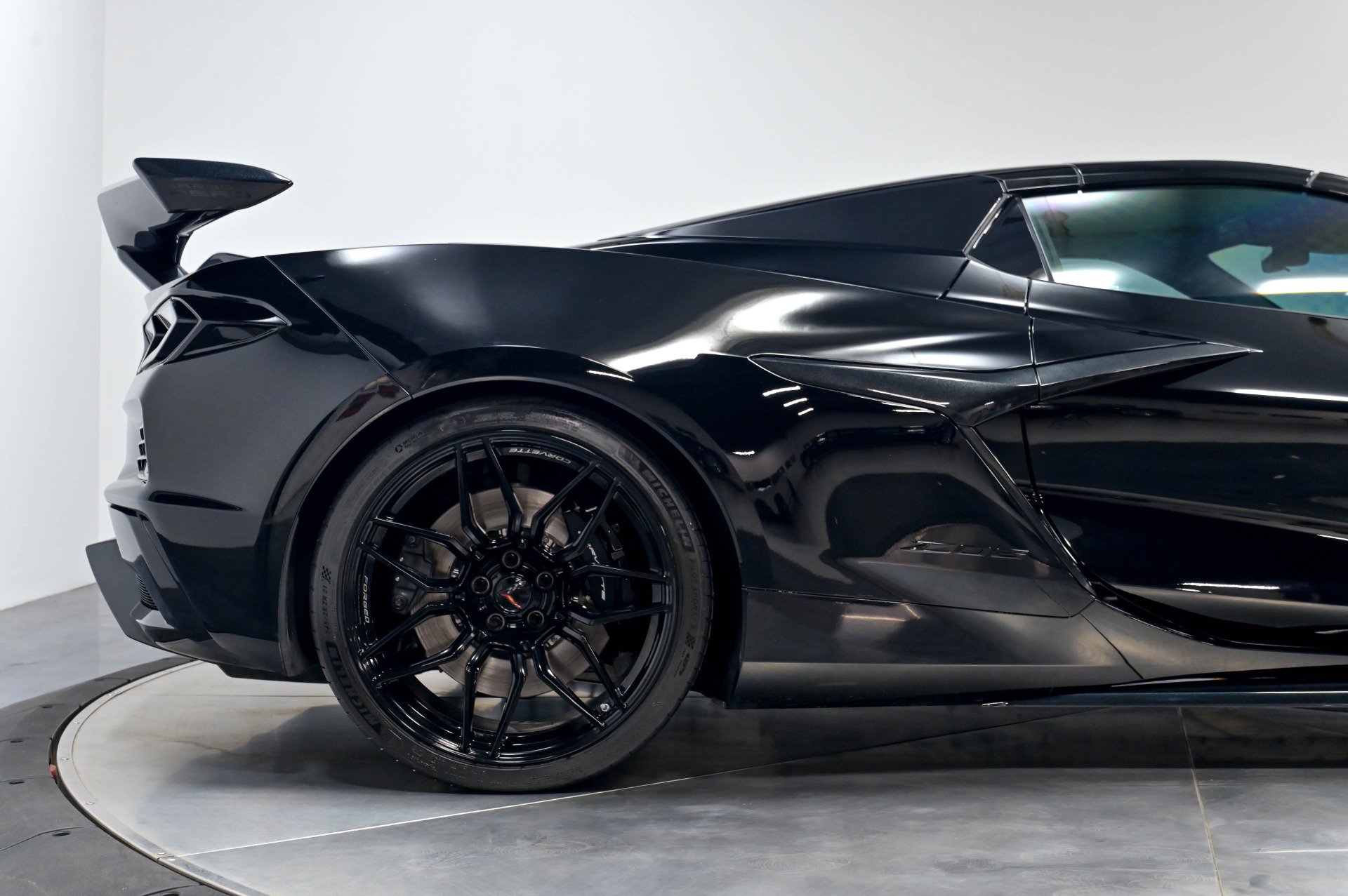 Used 2025 Chevrolet Corvette Z06 RWD image 28
