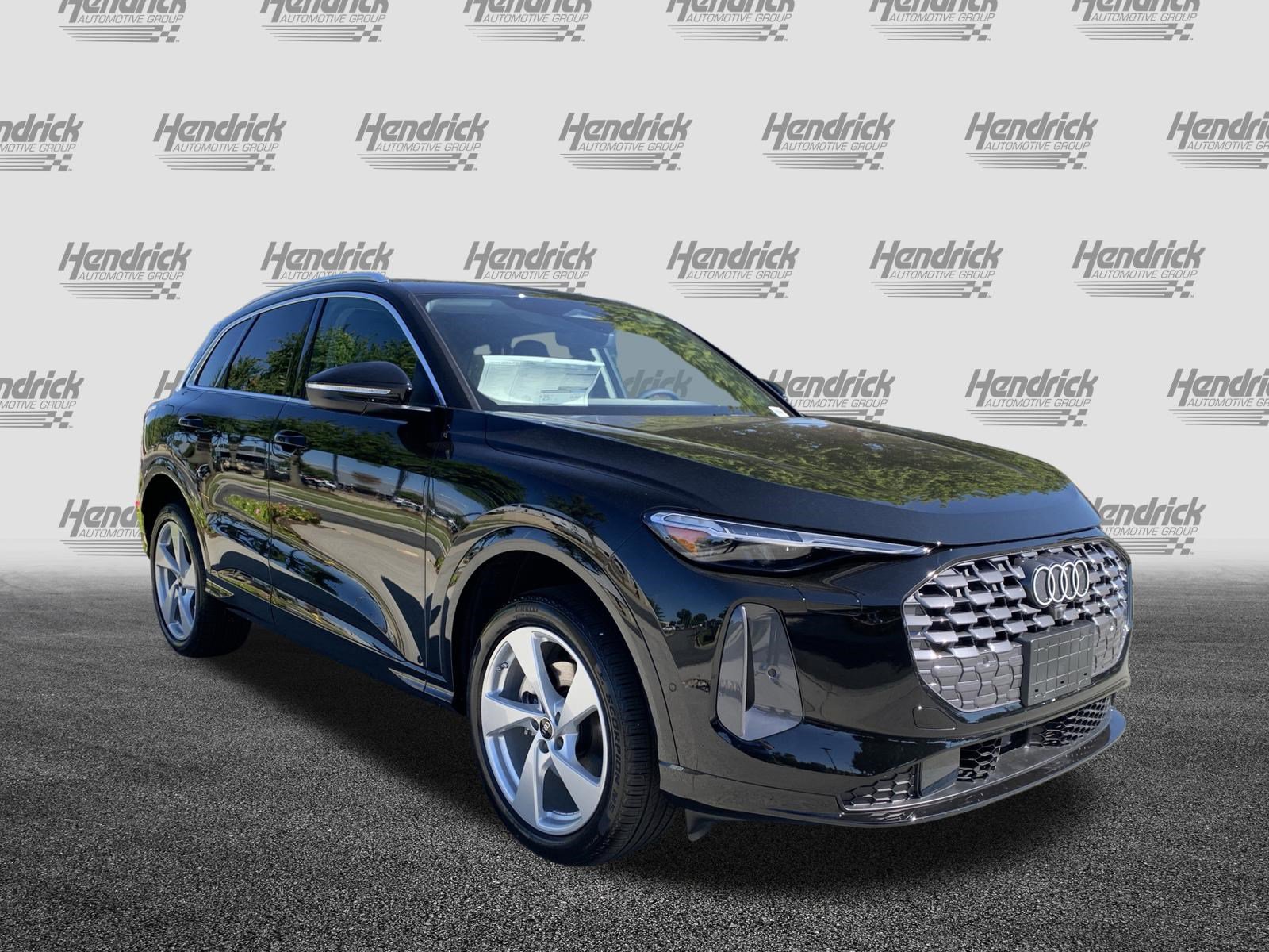 Used 2025 Audi Q5 Premium Plus w/ Premium Plus AWD/4WD image 2