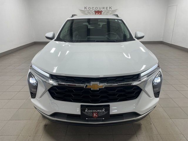New 2026 Chevrolet Trax LT w/ Driver Confidence Package FWD image 2