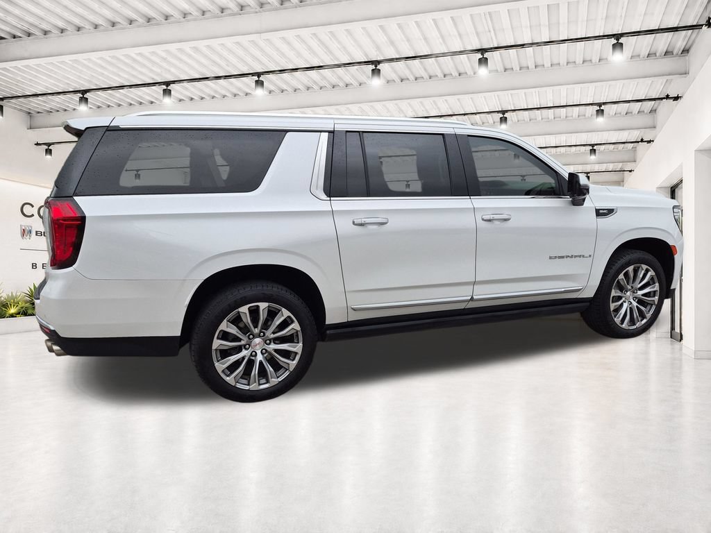 Used 2021 GMC Yukon XL Denali w/ Denali Premium Package AWD/4WD image 12