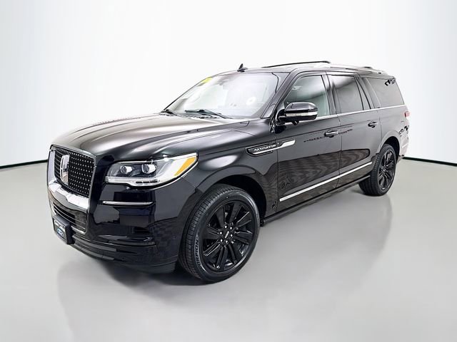 Used 2023 Lincoln Navigator L Reserve image 3