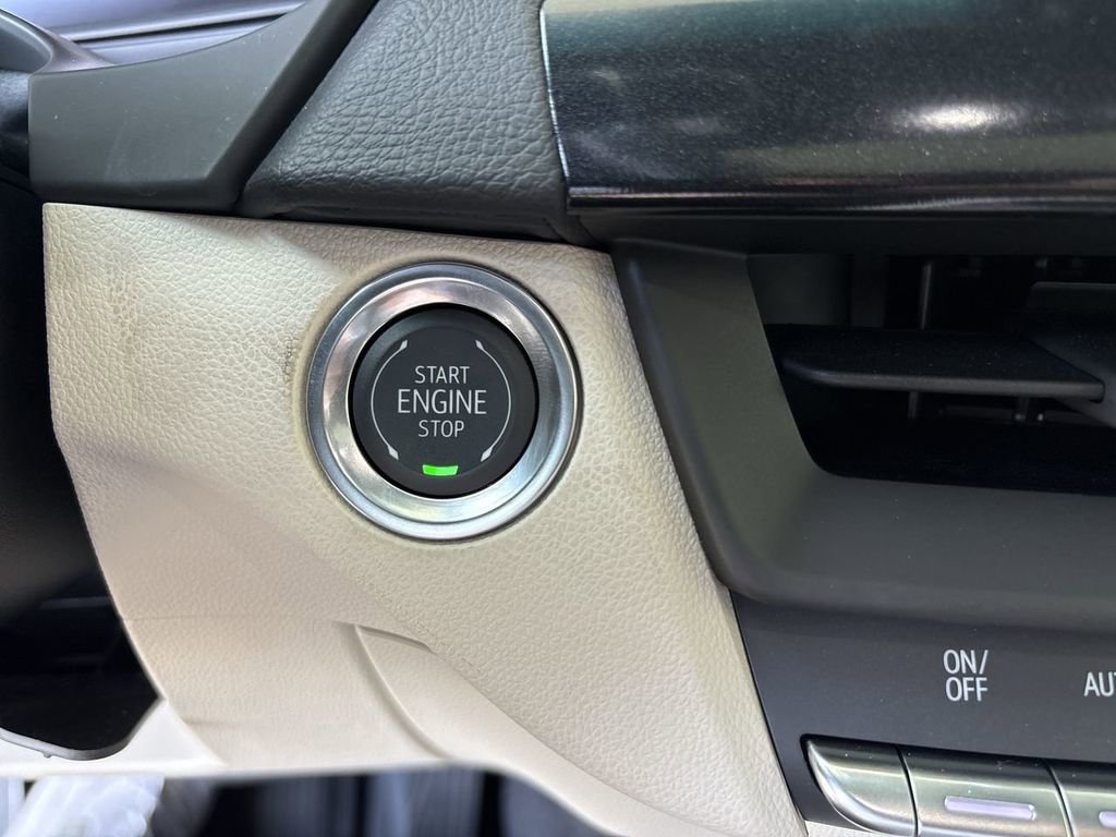 Certified 2025 Cadillac CT4 Premium Luxury image 17