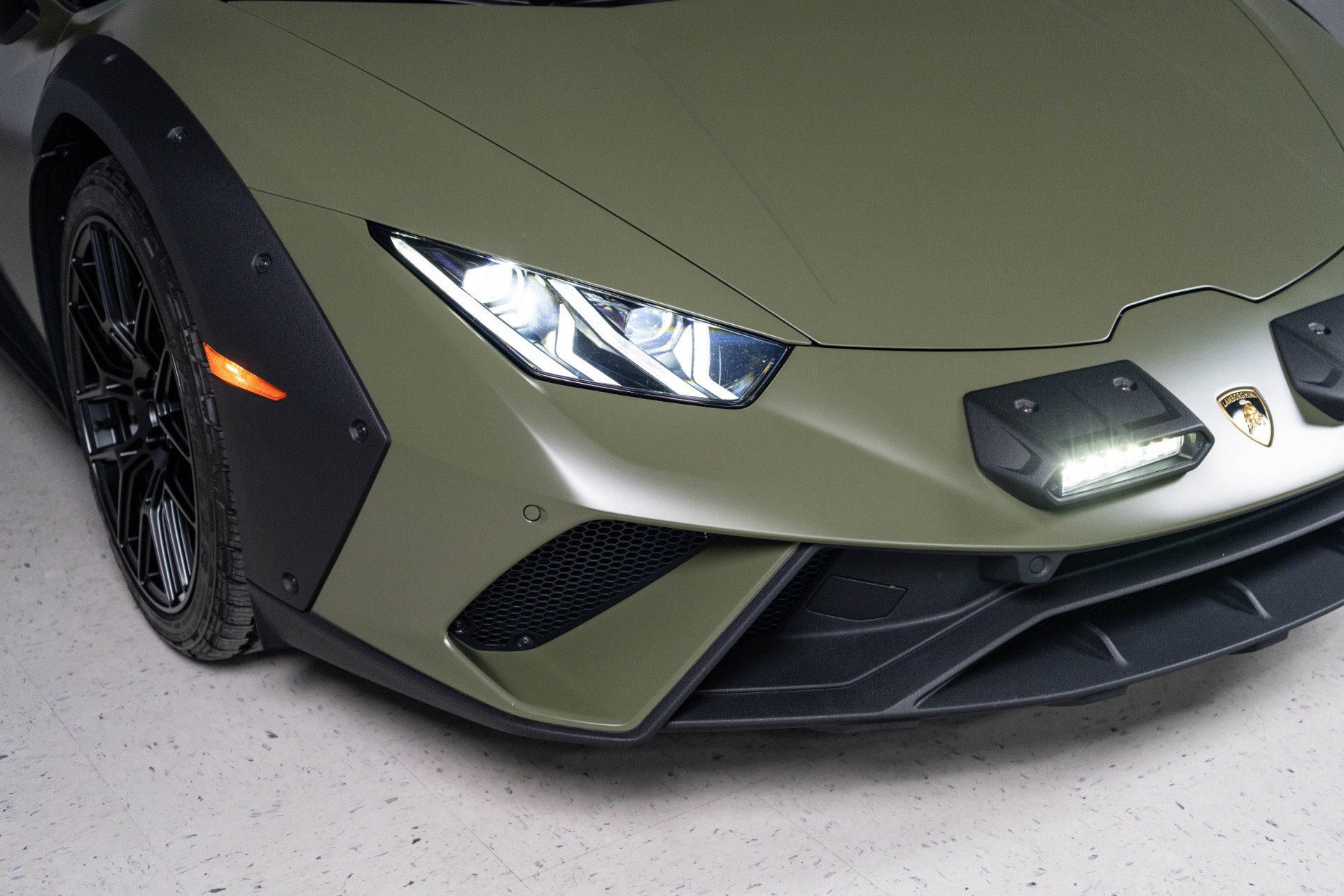Used 2024 Lamborghini Huracan Sterrato AWD/4WD image 48