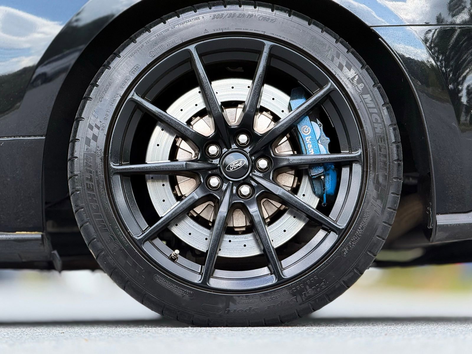 Used 2016 Ford Mustang Shelby GT350 w/ Technology Package image 18