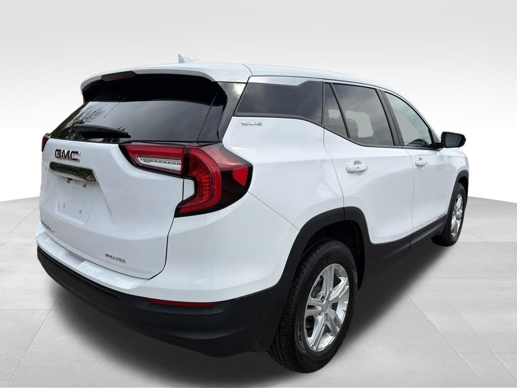 Used 2024 GMC Terrain SLE AWD/4WD image 16