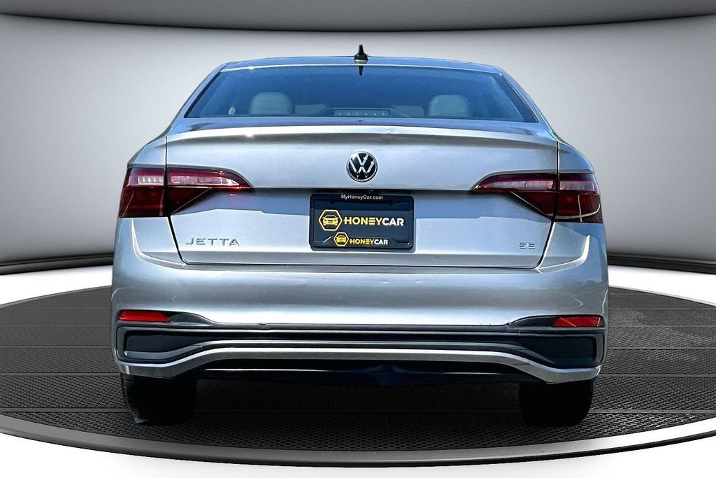 Used 2024 Volkswagen Jetta SE FWD image 5