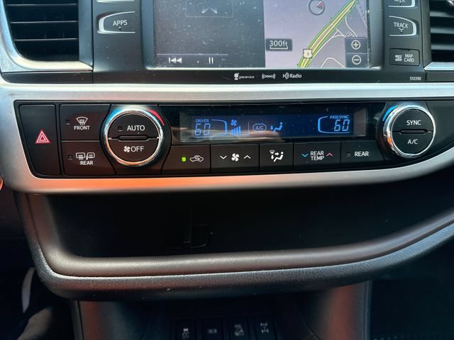 Used 2019 Toyota Highlander XLE AWD/4WD image 31