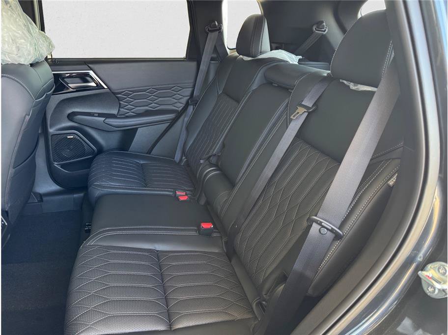New 2026 Mitsubishi Outlander SEL FWD image 11