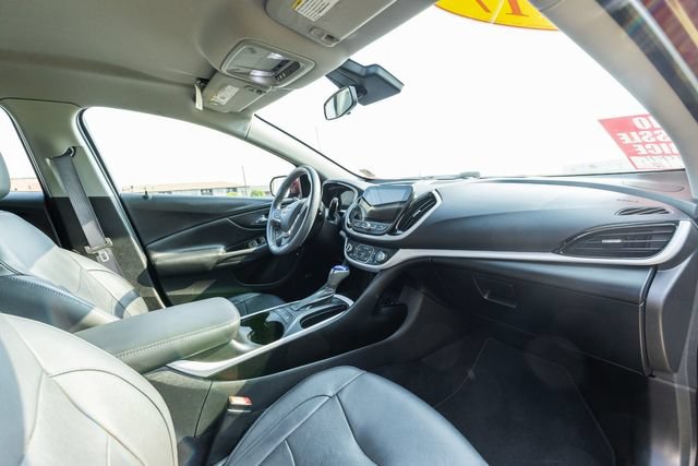 Used 2017 Chevrolet Volt LT w/ Comfort Package FWD image 18