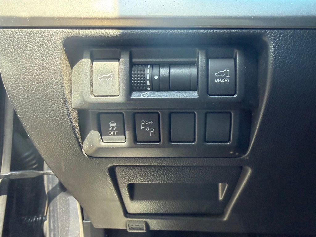 Used 2015 Subaru Outback 2.5i Limited AWD/4WD image 16