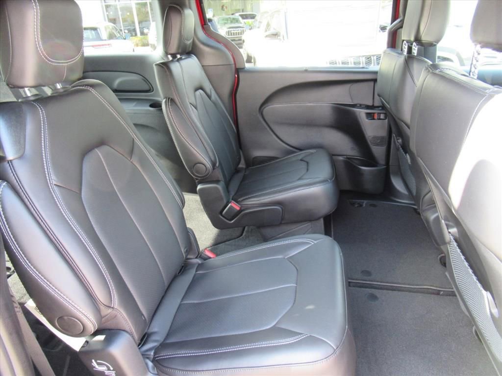 New 2026 Chrysler Voyager LX FWD image 27