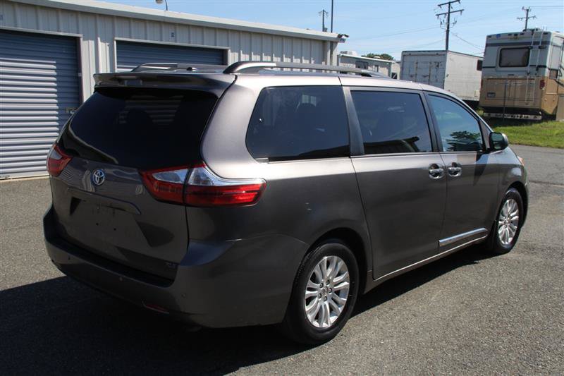 Used 2016 Toyota Sienna XLE w/ XLE Navigation Package FWD image 5