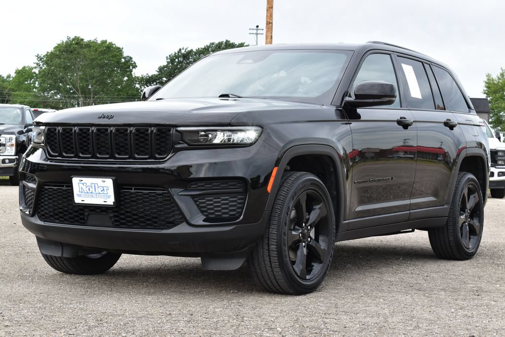 Used 2023 Jeep Grand Cherokee Altitude