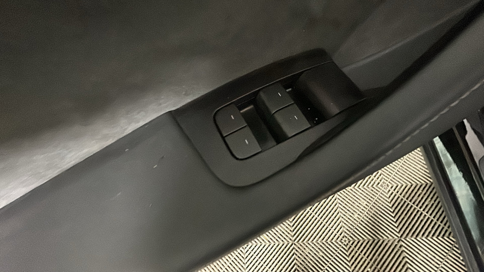 Used 2024 Tesla Model Y Long Range AWD/4WD image 10